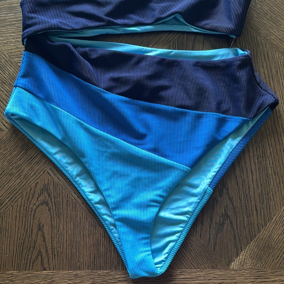 Beach Riot Joyce One-Piece Swimsuit, Large, $168 - Picture 5 of 5